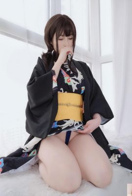 Широгане 81 «Японское кимоно 2» берет на себя инициативу, обнажая нижнюю часть тела и делая ее сексуальной (64P)