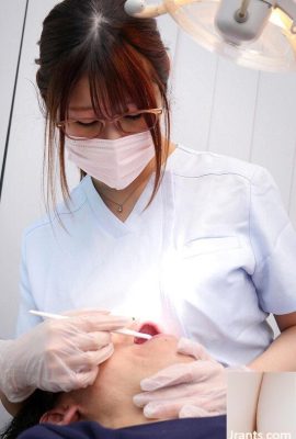 (Видео) Ассистент стоматолога, который прижимает огромную грудь Icup к вашему лицу. Тайно успокаивающее обслуживание груди и секс… (30P)