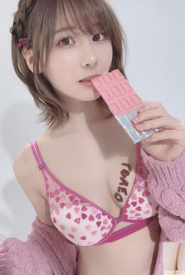 けんken (けんけん) «Розовое нижнее белье + чистая униформа» Шоколадная прослойка груди такая вкусная (38P)