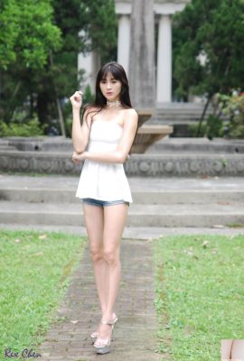 (Фото модели) Красивые ноги тайваньской модели Лолы, снятые в частном порядке на натуре (32P)