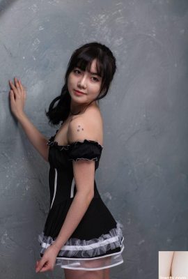 Корейская девушка-модель раздевается и раздвигает ноги, фото – (46P)