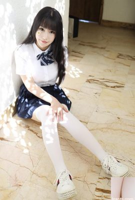 Светлокожая большая грудь симпатичной студентки Чжу Кер задрала юбку для искушения (52P)