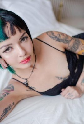 (Suicide Girls) 23 апреля 2024 г. – Queenkimmi – Fade to Black (44P)