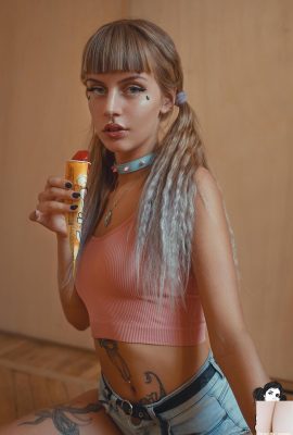 (Suicide Girls) 19 сентября 2023 г. – Хелтина – мое сладкое лето ушло (48P)