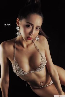 Полная грудь переполнена злой перспективой «Сьюзен» крайнего искушения (25p)