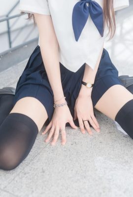 (Кролик играет с фильмами)-M-образное поле (40p)