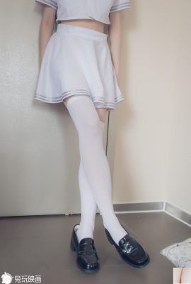 (Кролик играет с фильмами) — Маленькое поле белого моряка (40p)