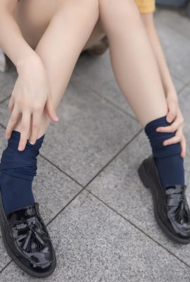 (Кролик играет с фильмом) — я хочу его надеть или нет (40p)