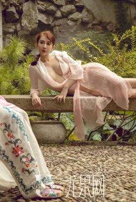 Su Xiaoman & Fang Zixuan «Белый лунный свет» (64p)