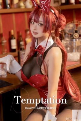 Houshou Marine cosplay (36p)