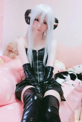 (Глупая) Маленькая дьявольская кожаная одежда! (56p)