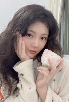 (Красавица в Твиттере) @taolangazhai (179p)