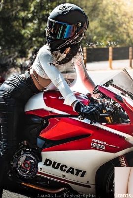 Маленькая ведьма «Женская ИИ» подвергается ожесточенной и красивой груди (10p)