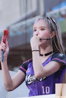 Черлидирующая девушка «Рина 1128» освобождает свою давно скрытую хорошую фигуру (10p)