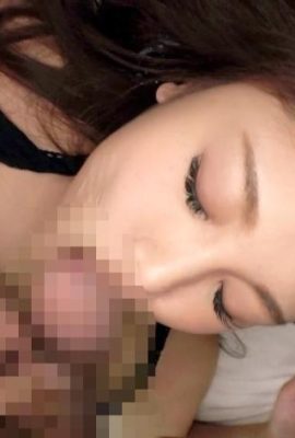 Красота, которая является медсестрой с твердыми сосками и большой задницей, прекрасной женщиной, которая будет комфортно кричать, если она потирает свою большую грудь.