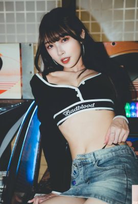 Сексуальная молодая девушка «Хами» одета в соблазнительную манеру и показала ее горячий шарм (10p)