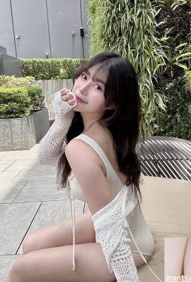 Красивая девушка «Lili» имеет очаровательную и сладкую улыбку, которая очень привлекательна! Тело просто потрясающее (10p)