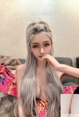 Красивые ноги богиня «Ян» феромоны безумно жареные в воздухе и чувственный вкус. Супер красивые два пика слишком впечатляют, кривая S тонкая и материал (10p)