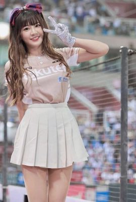 Супер глубокий расщепление «Xiong ni» имеет безобидное лицо, но очень заманчивая фигура (10p)