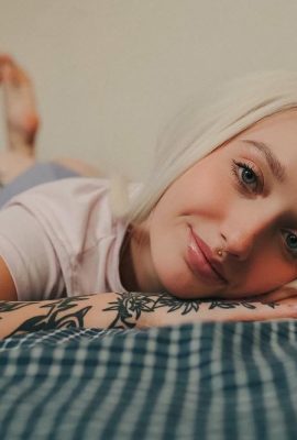 (Suicide Girls) 01 июня, 2025 — Thelolaboop — глаза спальни (42 пенса)
