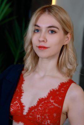 Mia Muse — готова наброситься (103p)