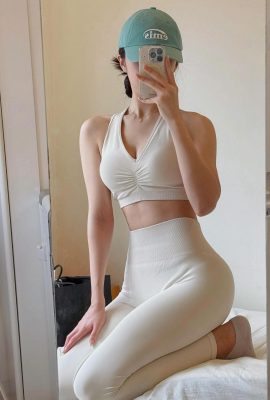 Богиня с длинной ноги «Чжан Юань» имеет кривую сексуальные боковые сиськи и выглядит так сексуально (10p)