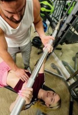 Jayden Black соблазняет сильного мужчины и занимается сексом в спортзале (11p)