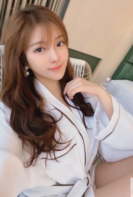 Сладкая модель «ou yongyi» имеет чистое и невинное лицо с красивой грудью и хорошей фигурой (10p)