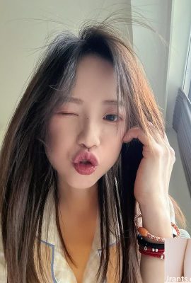 Красота «Weng Youyou» похожа на красивое и ласковое стихотворение (10p)