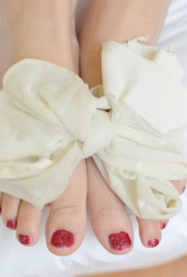 (Фото Legku) № 005 Длинно-ногая девушка с прозрачными брюками под белыми чулками