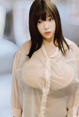 Интернет -знаменитость с большой грудью «Биби» не может покрыть свою грудь (10 пенсов)