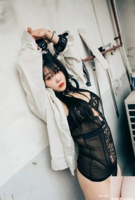 Зия Хайвия плотно и ближе (70p)