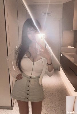 «Эли» полная и огромная грудь бомбардирует ваше зрение (12p)