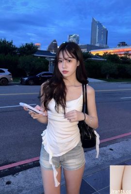 Красивое лицо «Джоан» имеет удивительную фигуру (10p)