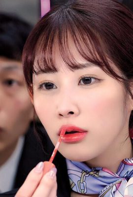 Futabasaa: Консультант по красоте на косметическом этаже, где она остановилась, чтобы сопровождать свою жену, ее толстые пухлые губы опускаются … (20p)