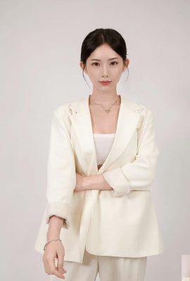 «Хеди Дай» — красивая женщина с чистой розовой кожей (10P).