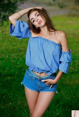 Агата Энн – Серебряные ногти (110P)