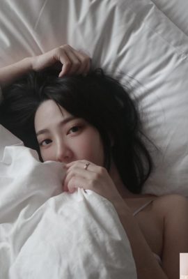 «Fifi Feifei» Соблазняет злая глубокая канавка и обнажается красивая фигура (10P)