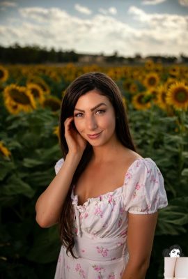 (Suicide Girls) 21 июля 2025 г. – Siennabreeze – Flirty In The Flowers (54P)