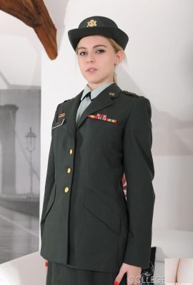 Студенческая униформа с Хлоей Той в главной роли, секс-фото (21P)