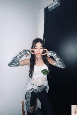 Крутая красавица «Куи Ни» обладает потрясающим темпераментом! Глаза постоянно соблазняют (10P)