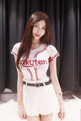 «Сэнди 31» Ангельская улыбка и дьявольская фигура заставляют людей испытывать вожделение, глядя на нее (10P)