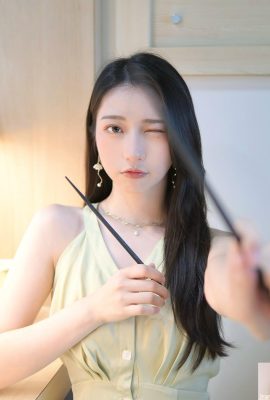 У темпераментной красавицы «Лонг Вэйвэй» очаровательные глаза, которые сверкают… полны искушения (10P)