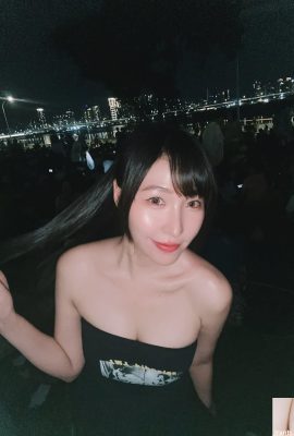 Улыбка и соблазнительное тело «Космической Наны» заставляют людей мгновенно влюбляться (10P)