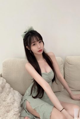 У «Youyou» лучшая внешность и темперамент, а ее грудь обнажена (10P)