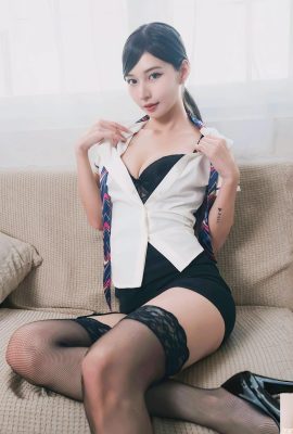 У «Анны Коко» стройные и красивые ноги, и кого не соблазняет горячая атака (10П)