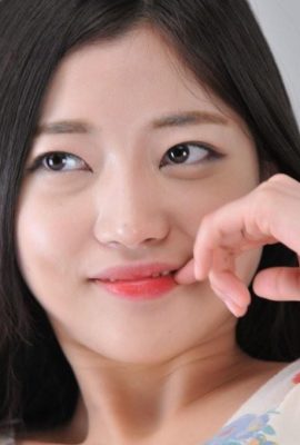 Корейские красавицы делятся обнаженными фотографиями