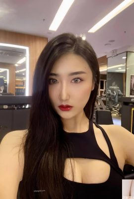 Лучшая молодая модель по связям с общественностью (80P)